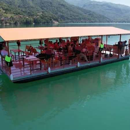 Rent A Boat Lapo 船屋 *